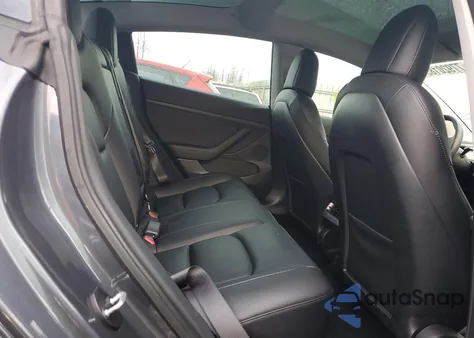 2022 Tesla Model 3 z USA, uszkodzony, nr VIN 5YJ3E1EB0NF255836